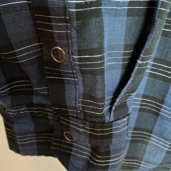 Mens plaid shirt by Mountain Ridge with snap closures - size Large - Picture 4 of 5